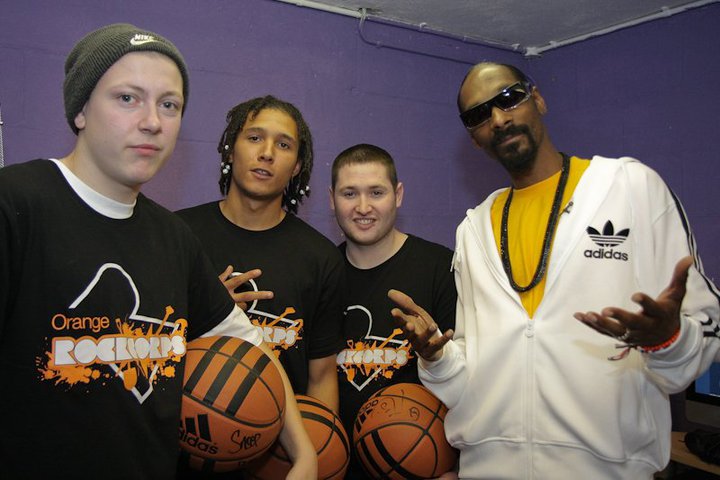 Snoop-and-Volunteers-RockCorps-Orange-Concert