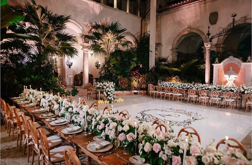 Garden chic 
💕
Florals @eventsbynicky
Planner @eventsbygigi 
Venue @vizcaya_museum 
Catering @billhansenluxurycatering 
Photographer @evanrphotography