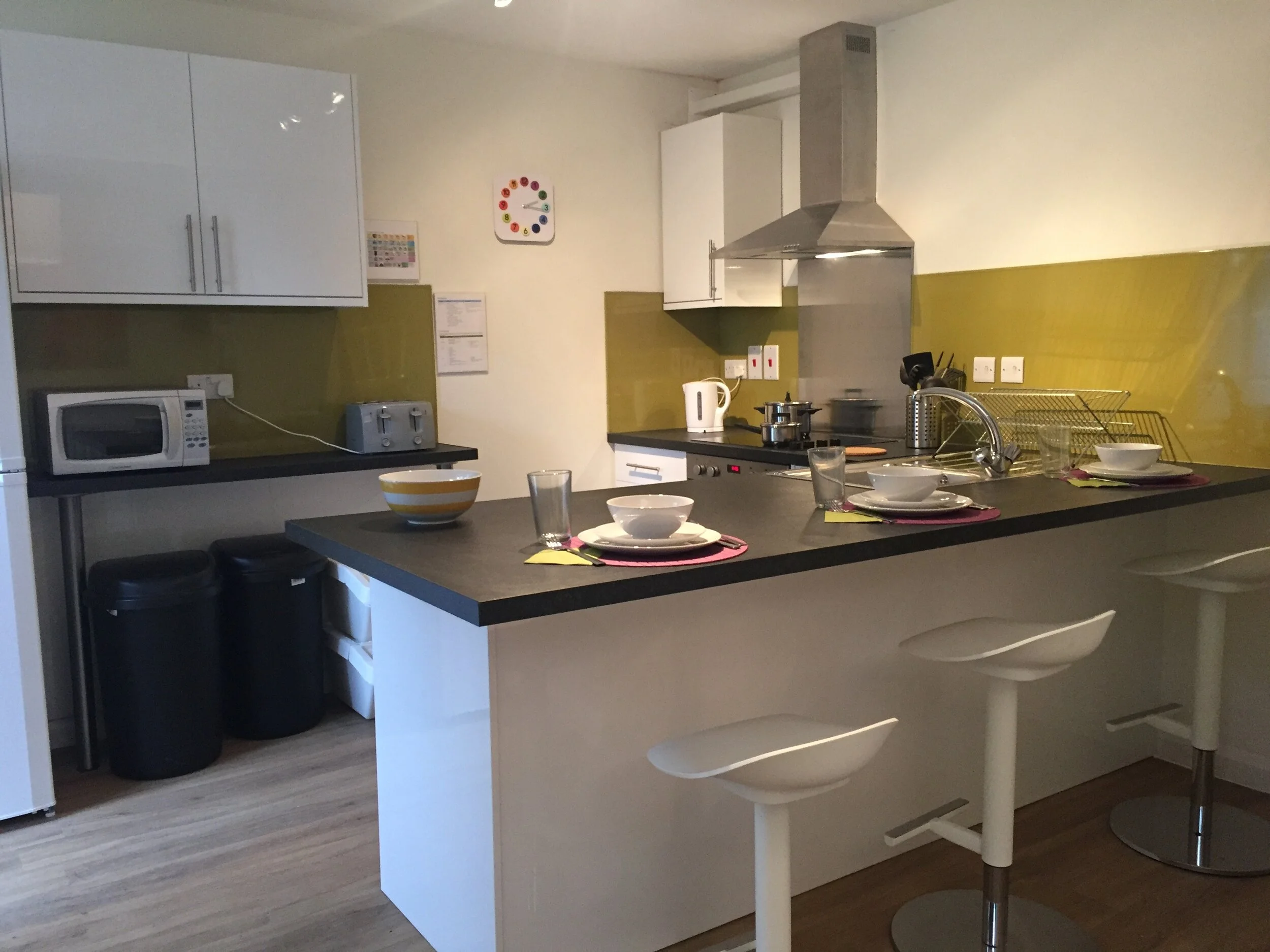 Kitchen & Breakfast Bar 2.JPG