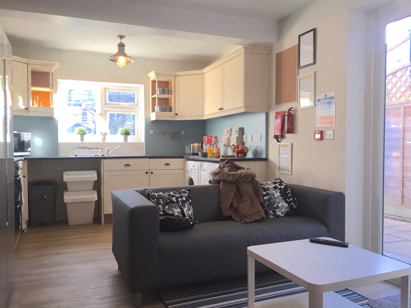 Kitchen &amp; Lounge