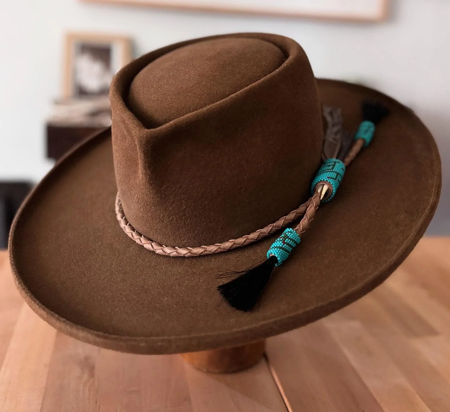 Coyote style with a brim curl and Lasso hat band. Soon available @dineh.co 

#aghaahatco 
#hatmakersofelpaso 
#hatmakeraofelpasotx 
#smallbusiness
#nativeownedbusiness 
#nativeowned 
#indigenousowned 
#nativepride 
#boujeenatives #womenownedbusiness
