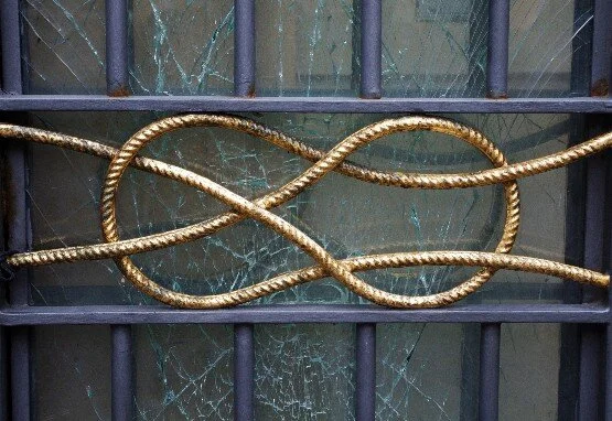 A DOOR ON THE AMALFI COAST
