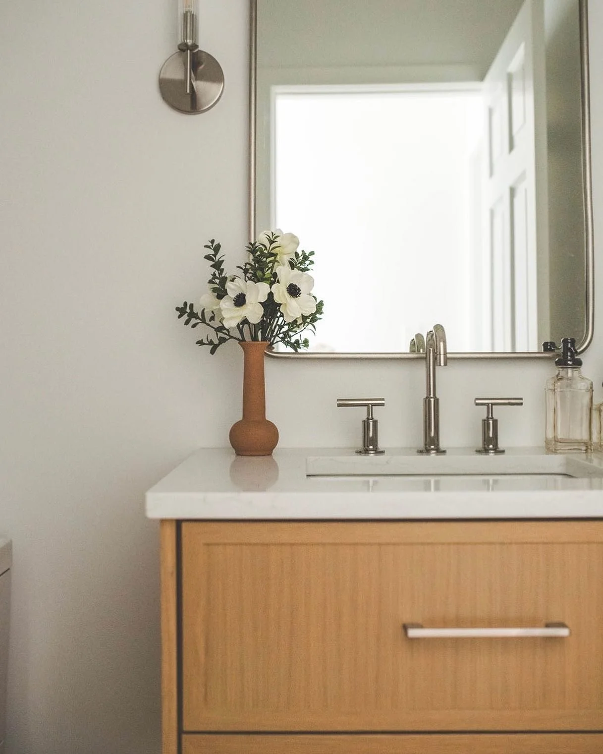 Powder Room at project Wallace // #zhd 
&bull;
&bull;
Build - @grindstonerenos 
Photography - @xandraphotography 
Styling - @urbantreasuresshop 
Interiors - @zoehenrydesigns