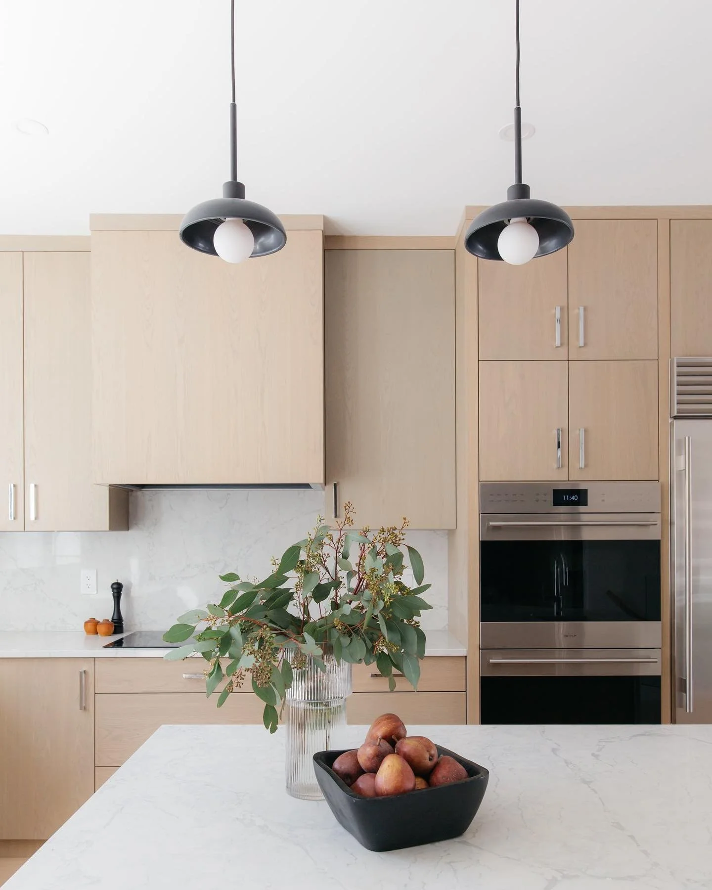 Revisiting this fall shoot of project Modern Mid-Century || #zhd 
&bull;
&bull;
Build - @paragon.living 
Photography- @austin.mackay 
Millwork - @kroekercabinets