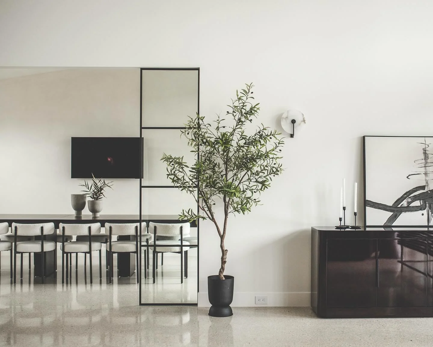Dining Room view at Loudon // #zhd 
&bull;
&bull;
Build - @joelrodriguessss 
Interiors - @zoehenrydesigns 
Styling - @urbantreasuresshop 
Photography - @xandraphotography