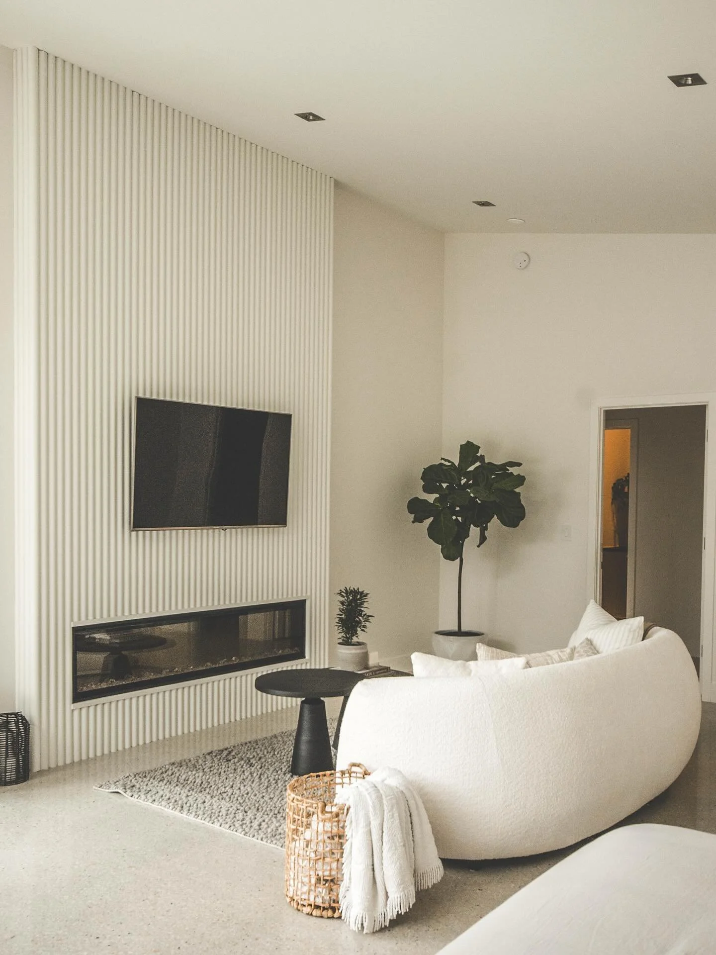 Cozy bedroom at Loudon // #zhd 
&bull;
&bull; 

Build - @joelrodriguessss 
Interiors - @zoehenrydesigns 
Styling - @urbantreasuresshop 
Photography - @xandraphotography