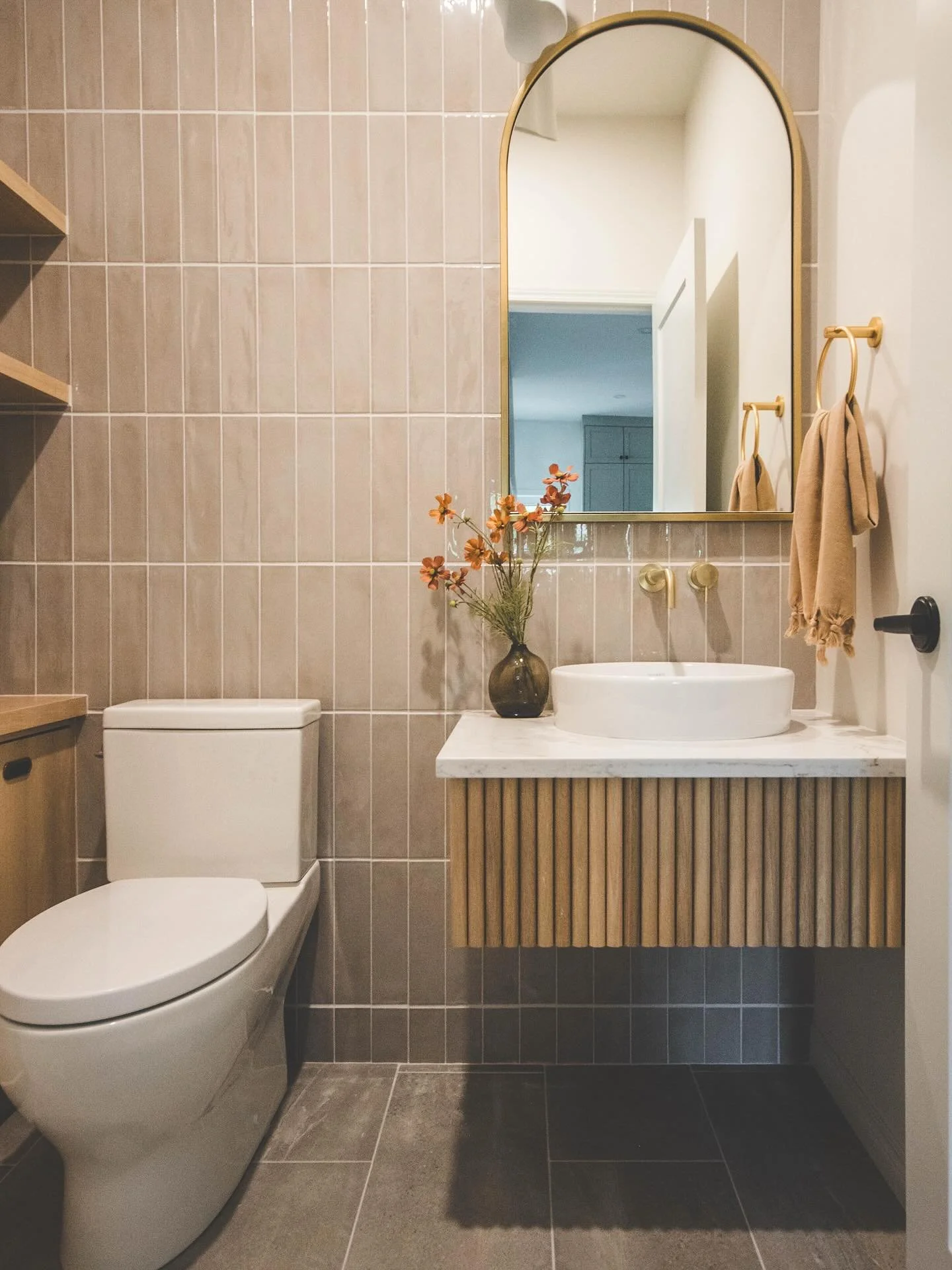 Lovely Powder Room details at project Henderson || #zhd 
&bull;
&bull;
Build - @dynastyhomeswpg 
Interiors - @zoehenrydesigns 
Styling - @urbantreasuresshop 
Photography - @xandraphotography