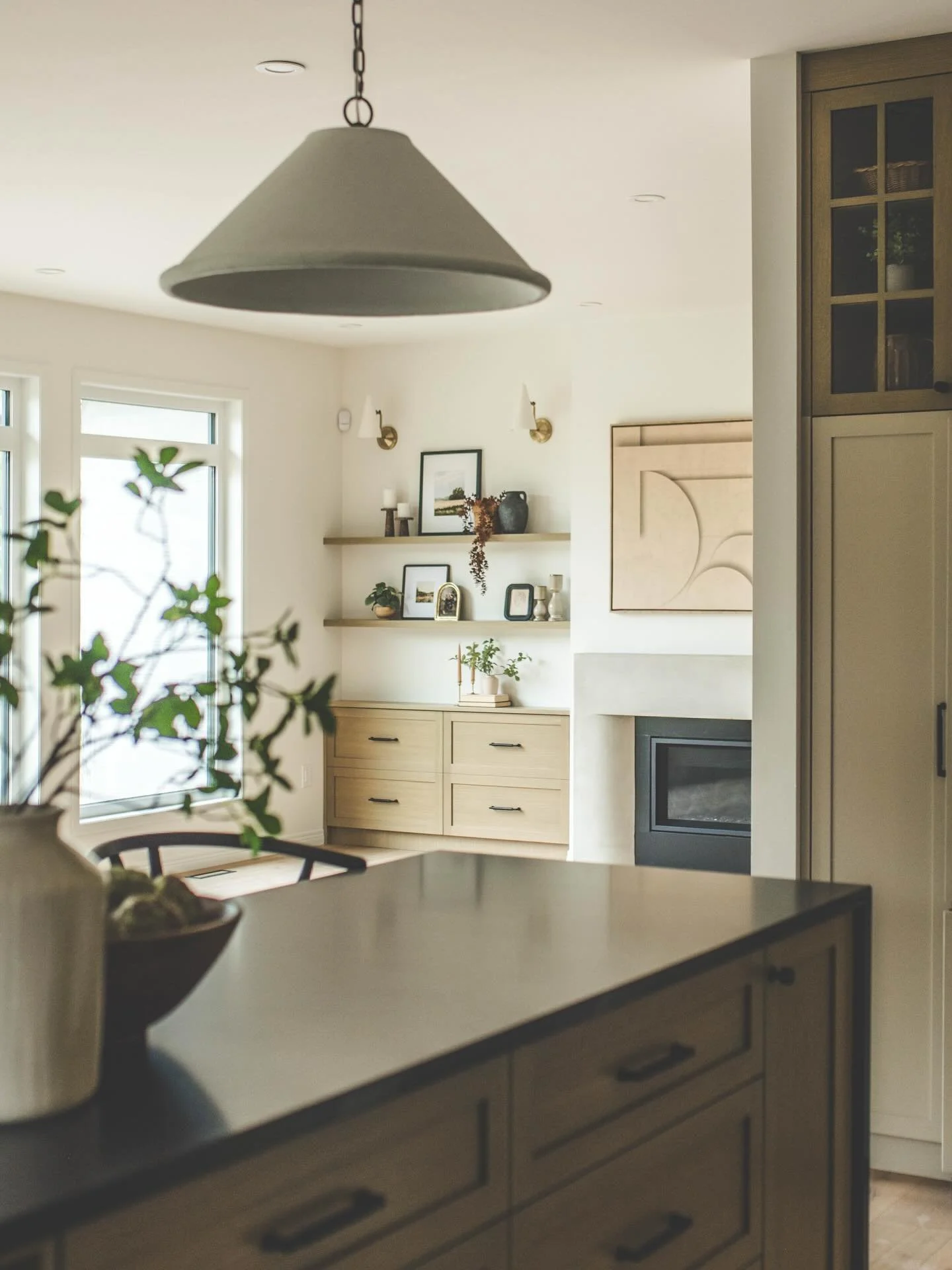 just love this angle of the family room at our Henderson Project || #zhd 
&bull;
&bull;
Build - @dynastyhomeswpg 
Interiors - @zoehenrydesigns 
Styling - @urbantreasuresshop 
Photography - @xandraphotography