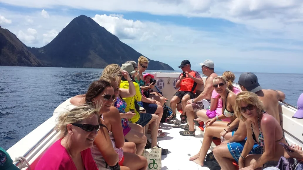 Edmund-Tours-St.Lucia-speedboat-tour-02.jpeg