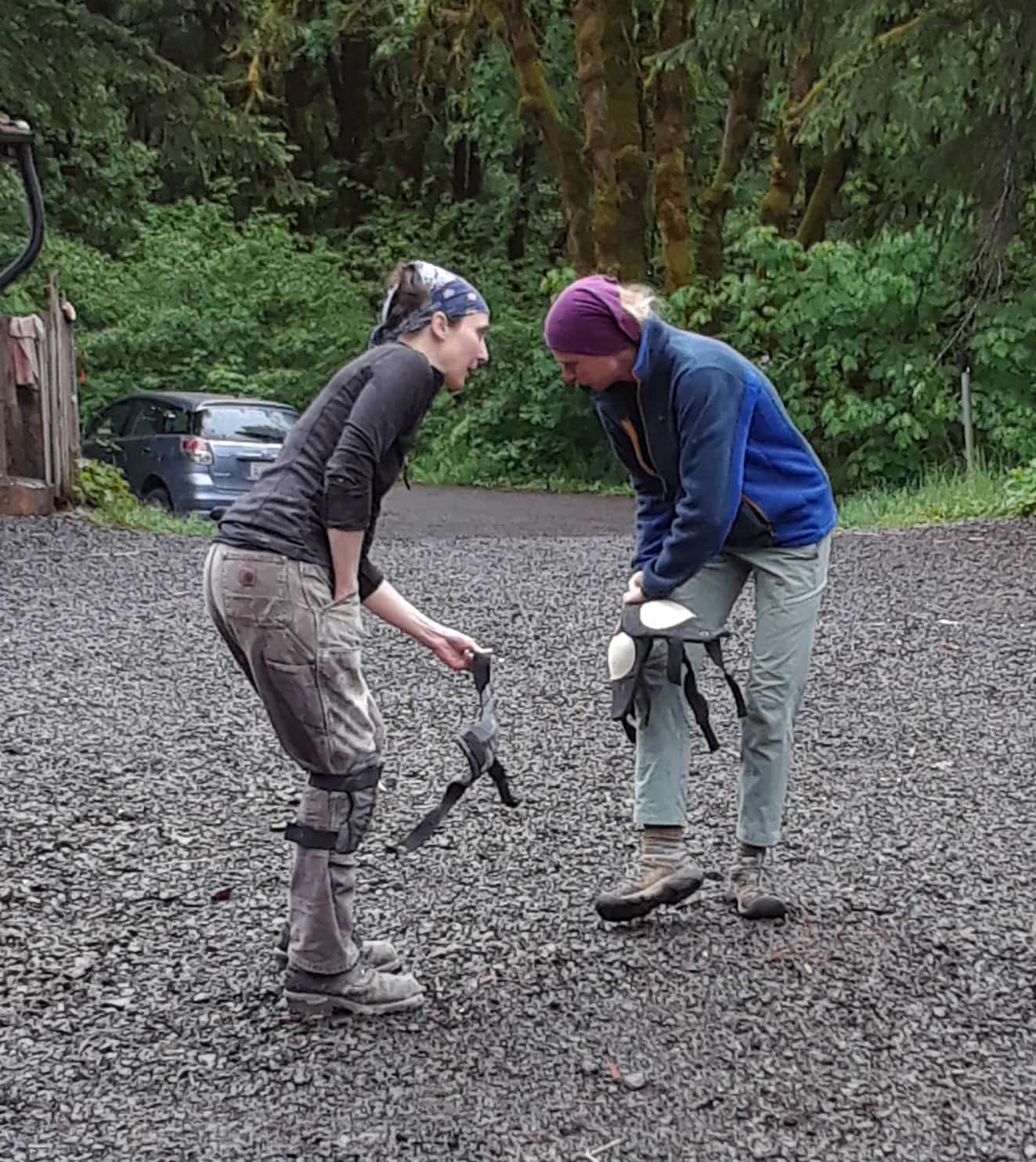 firing_while_female_east_creek_2019_loading_kneepads.jpg