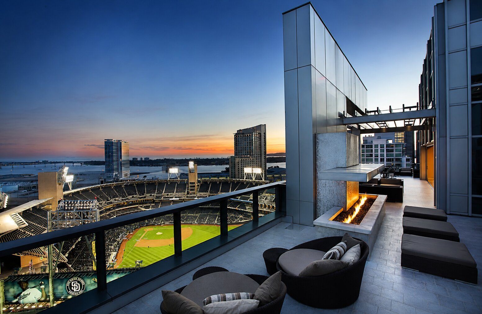 05_Skybox+Baseball+Field_up.jpg