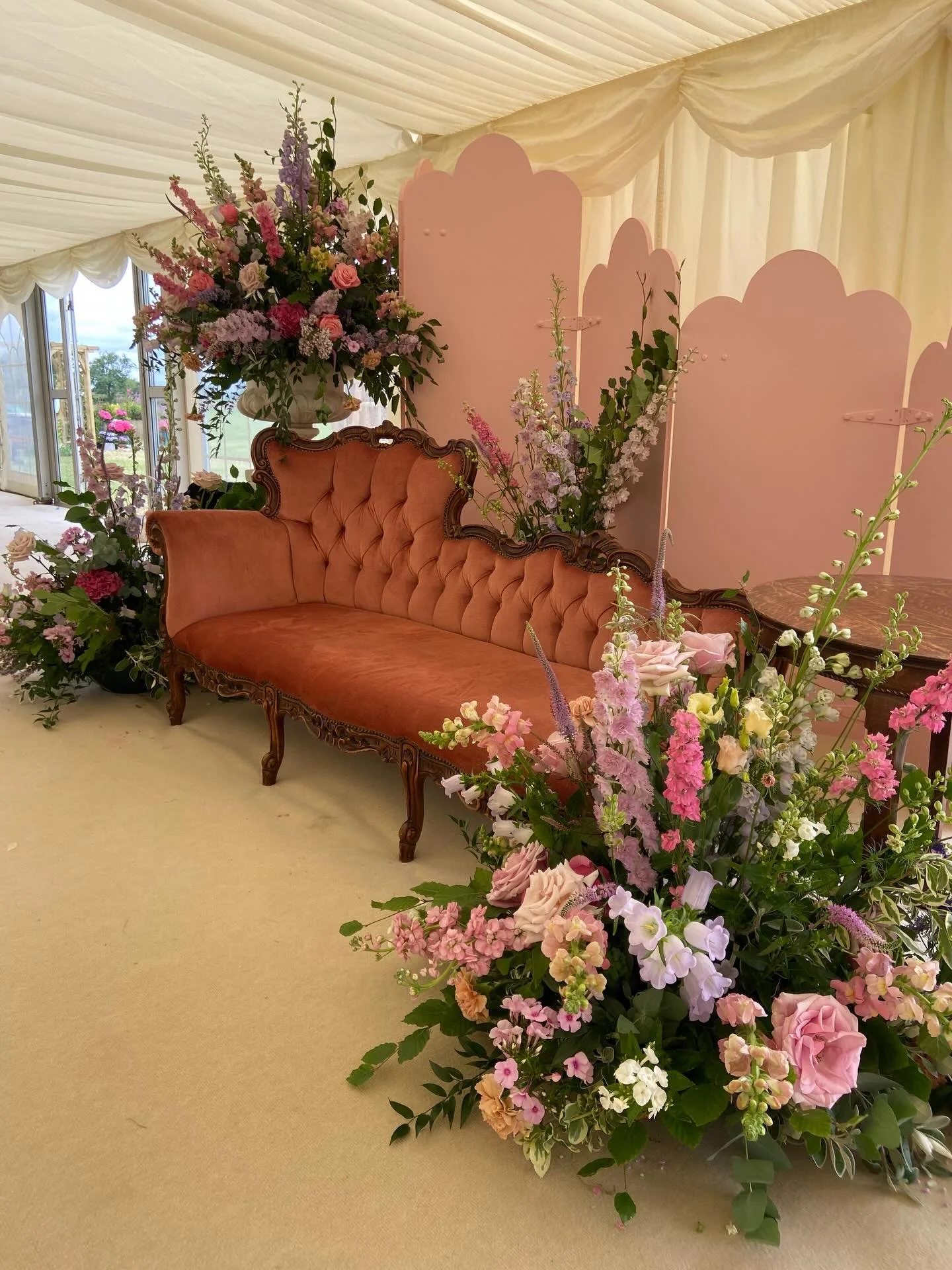 Have you seen the latest season of Bridgerton yet?

Take a seat on the chaise lounge and enjoy these regency style florals in soft romantic colours with majestic delphiniums and fragrant sweet peas. 

After all it is February and time to celebrate th