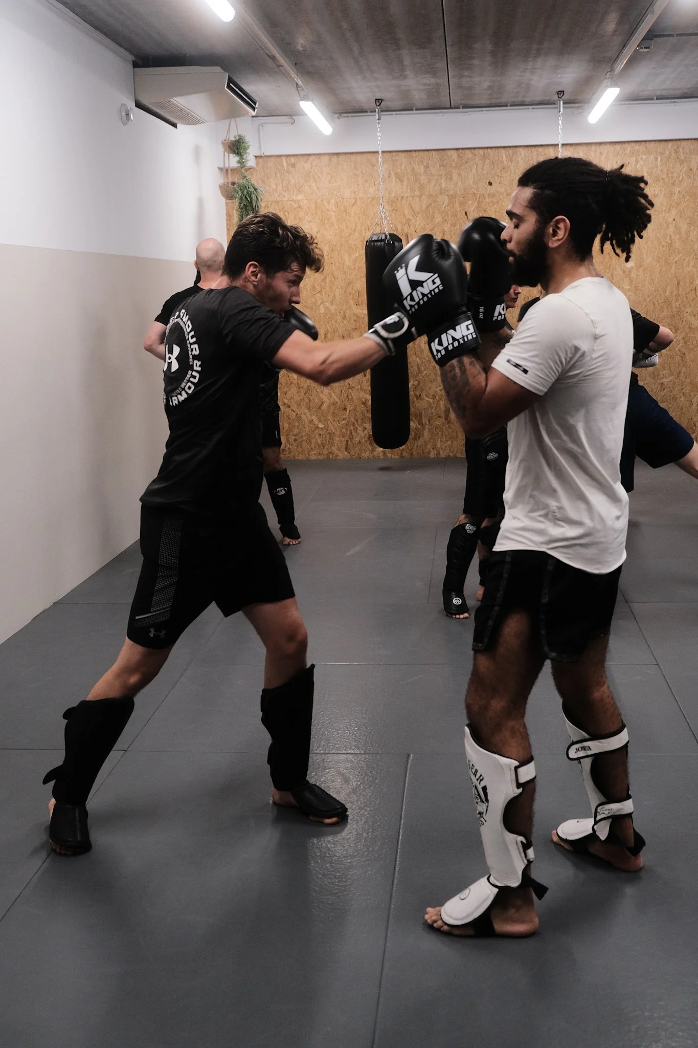 De 5 meest gemaakte beginnersfouten in kickboksen (en hoe je ze voorkomt)