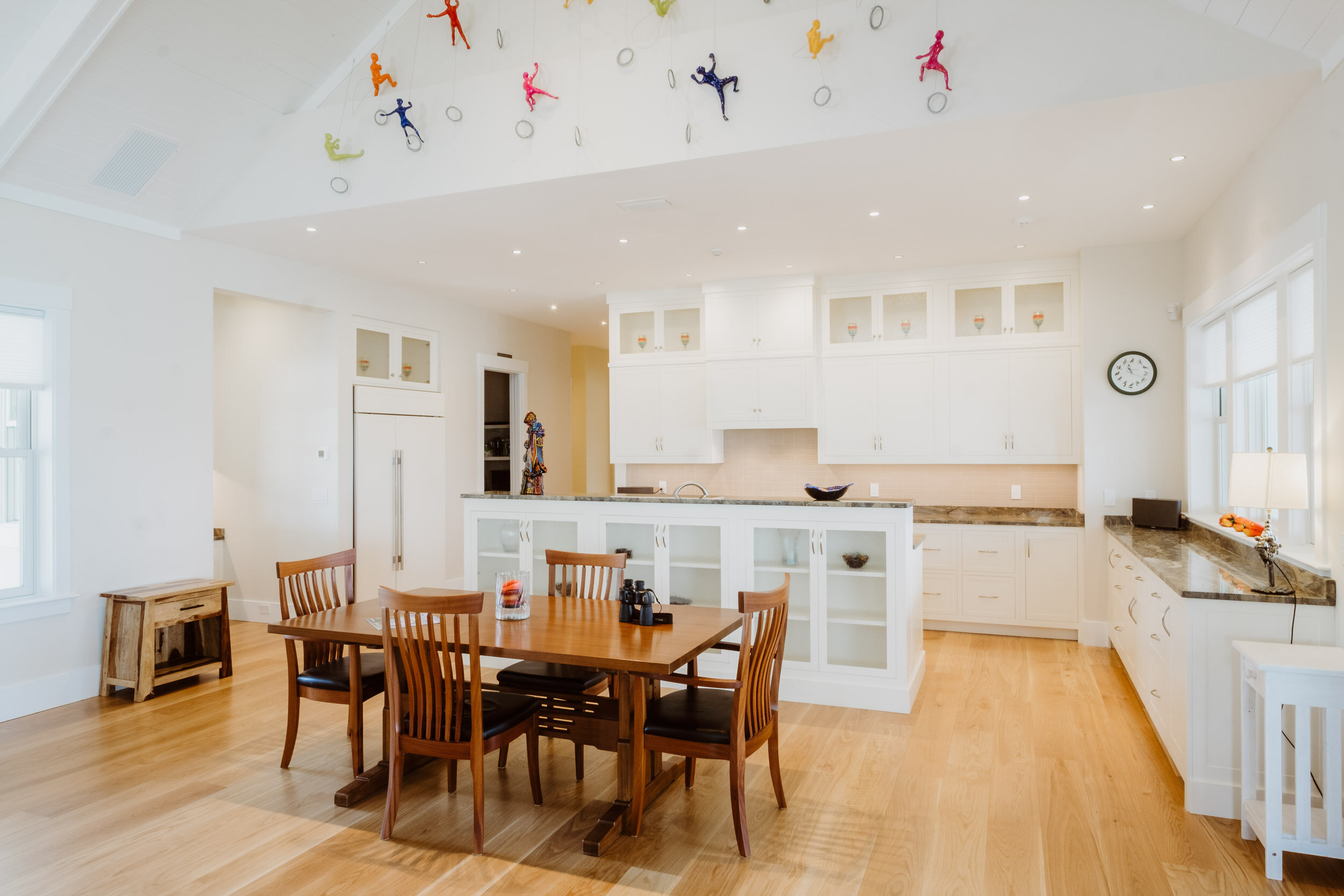 Open concept kitchen/diningroom