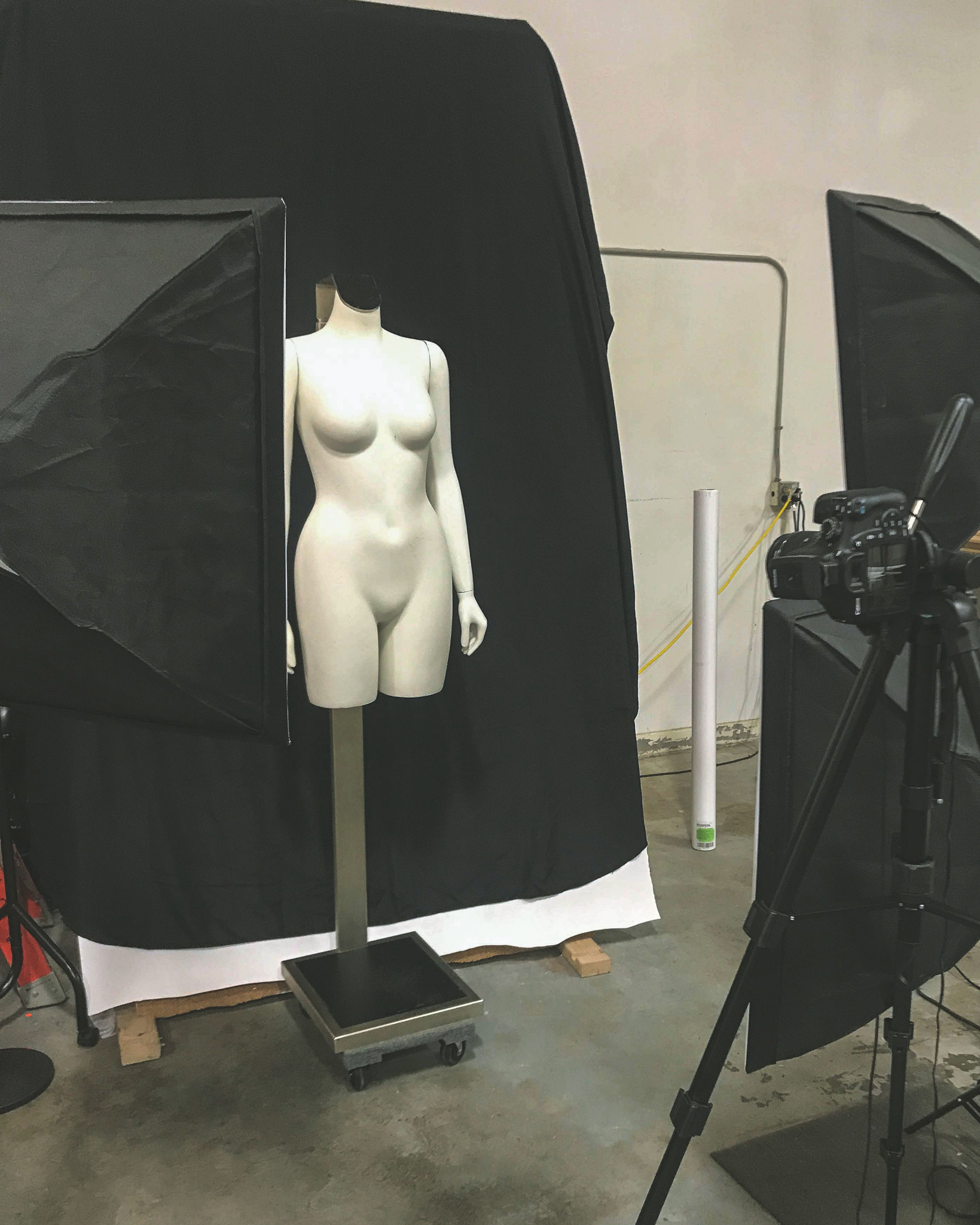 Yerdle - Mannequin Photo Station