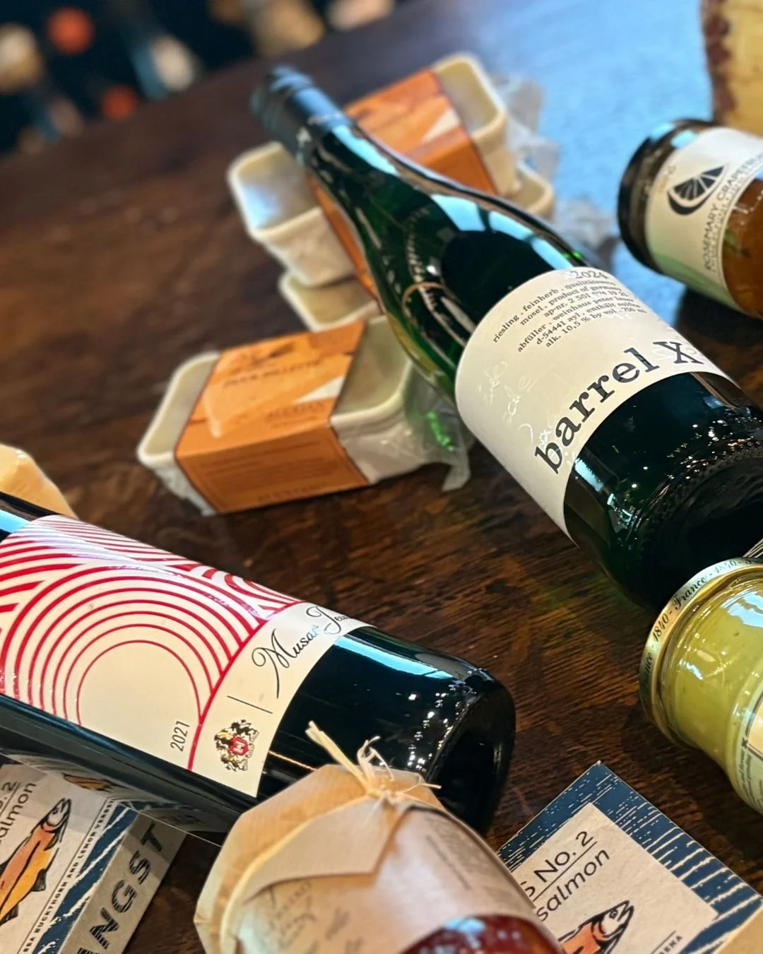 🍷 What&rsquo;s the best wine with pizza? Fried chicken? Stinky cheese? Dumplings?

We wish pairing food and wine was as simple as red wine with meat and white wine with fish, but a food lover&rsquo;s dinner is more complicated than choosing &ldquo;m