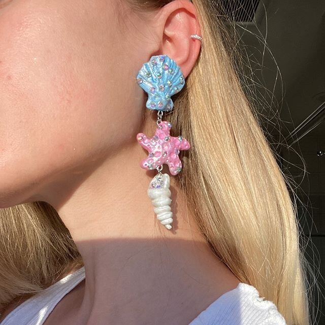 Special edition! 🐚 Posting 1 pair of these blue, pink, and white shell earrings on my website. 🐚🐚🐚100% of the proceeds will go to Jesse Pratt Lopez&rsquo;s gofundme, &ldquo;Homeless Black Trans Women Fund.&rdquo; 🐚
Link in bio. 🐚
If you ordered