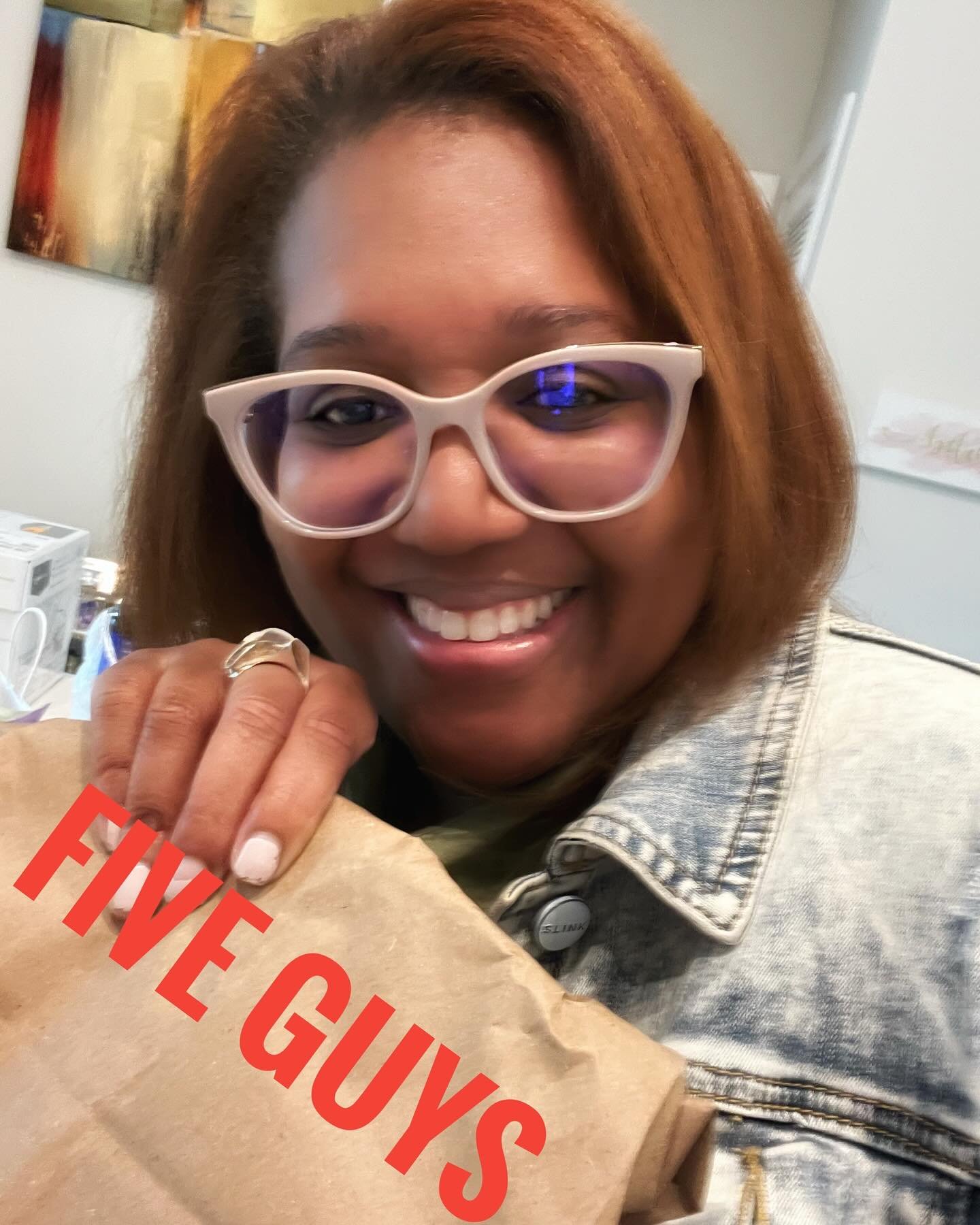 Yes, I am a woman that likes Michelin star restaurants, takeout, mom and pop spots, a good diner, and the warmth of a home cooked meal&hellip;but sometimes&hellip;all I need is that brown bag from Five Guys with a juicy burger and hot fries!!! 😊 Enj