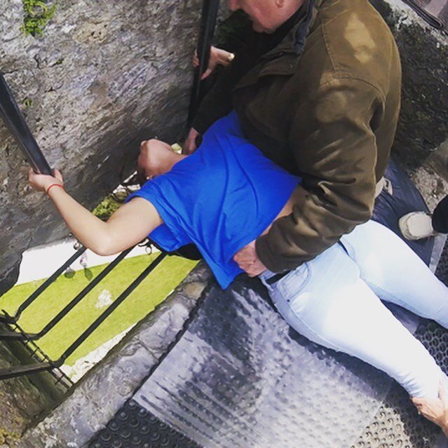 Travel Tuesday ~ Blarney Castle Ireland ⁣
⁣
Climbing to the top of the Blarney Castle to kiss the famous Blarney Stone will bestow a gift of eloquence! ✨