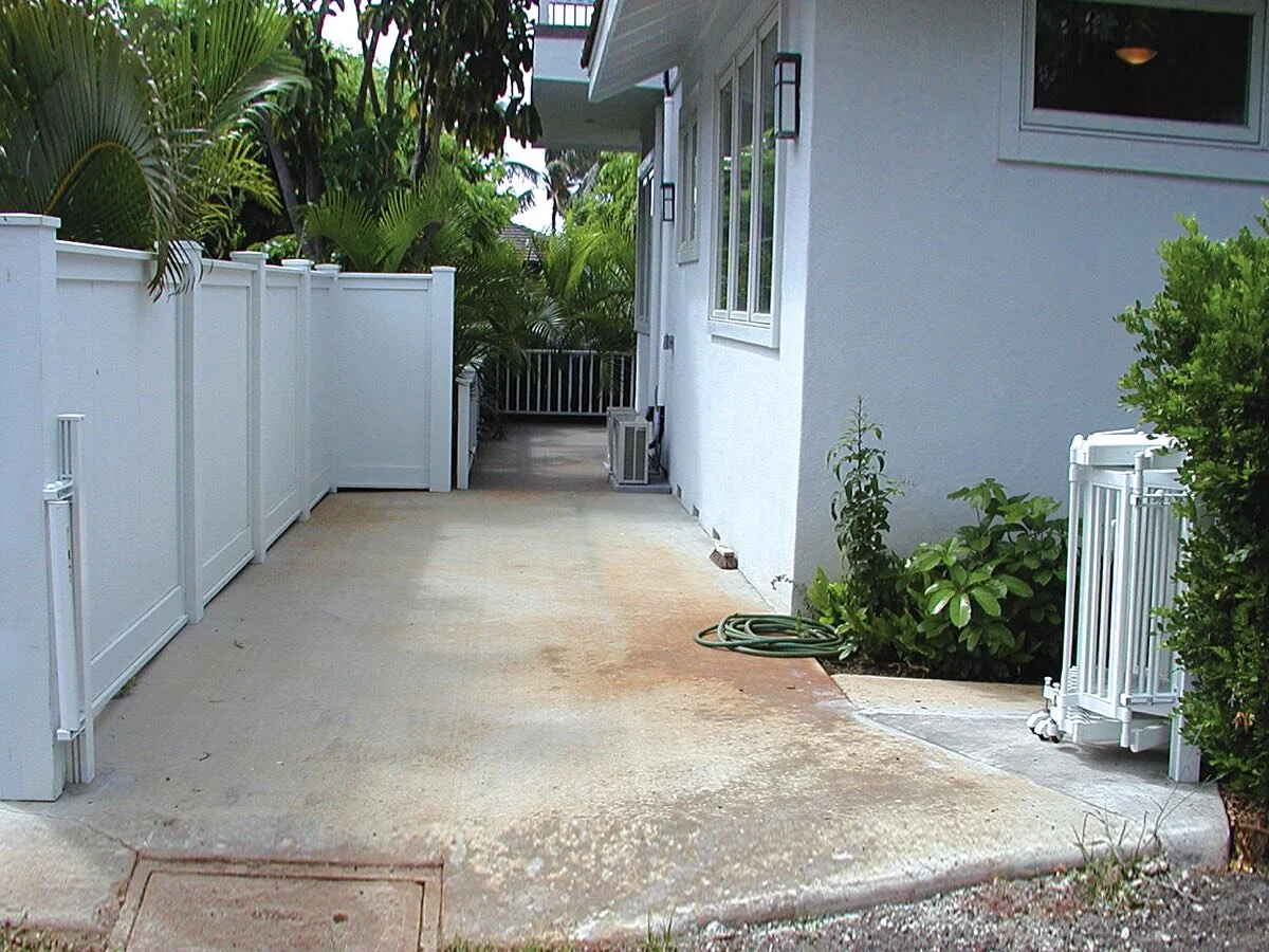 05 Bi-foldWh12-open.jpg