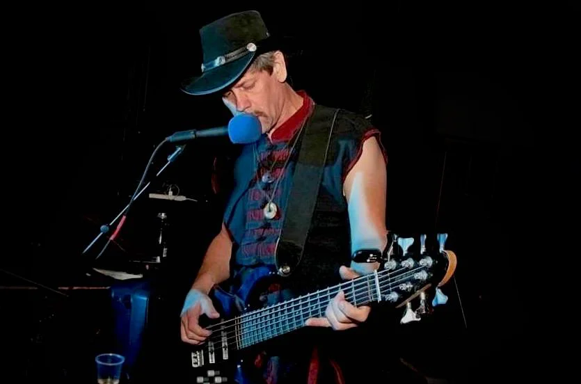 Featured Daryl 10427238_777489965671018 cropped_v2.jpg