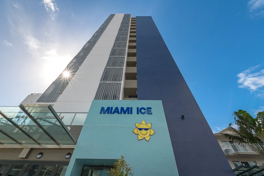 small-001_2015_gold_coast_hway_miami.jpg