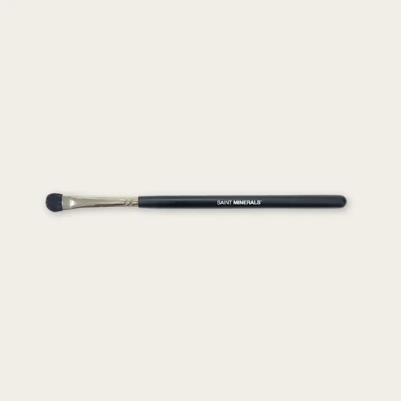 SAINT MINERALS® Deluxe Eyeshadow Brush