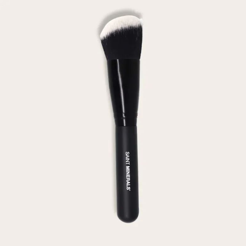 SAINT MINERALS® Angled Contour Brush