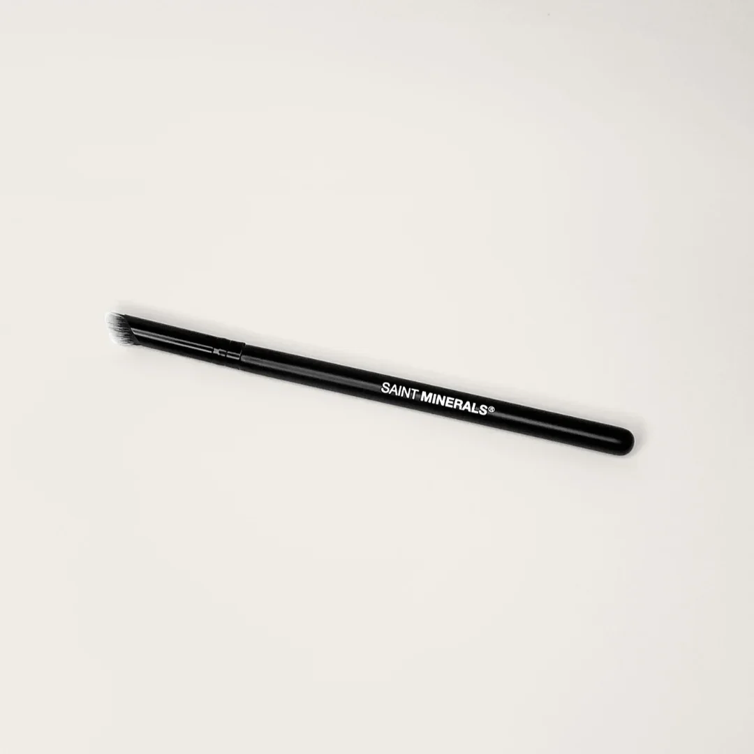 saint-minerals-concealer-brush-main.webp