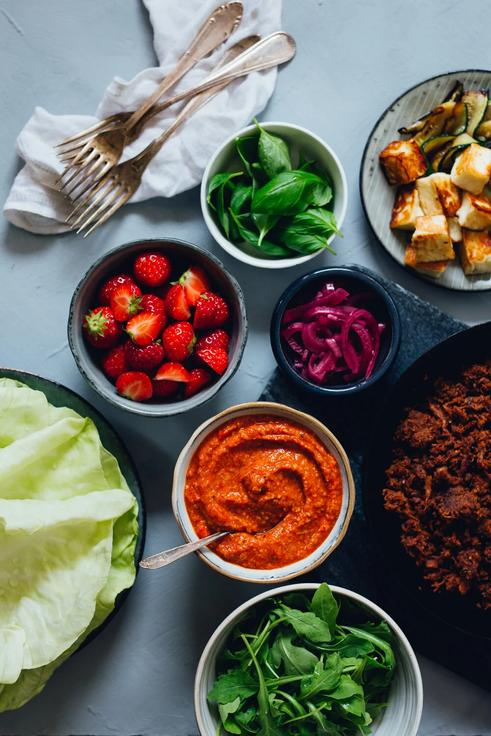 Summer Tacos with Smokey Pulled Oats, Spicy Paprika Sauce, Halloumi, Zucchini & Strawberries