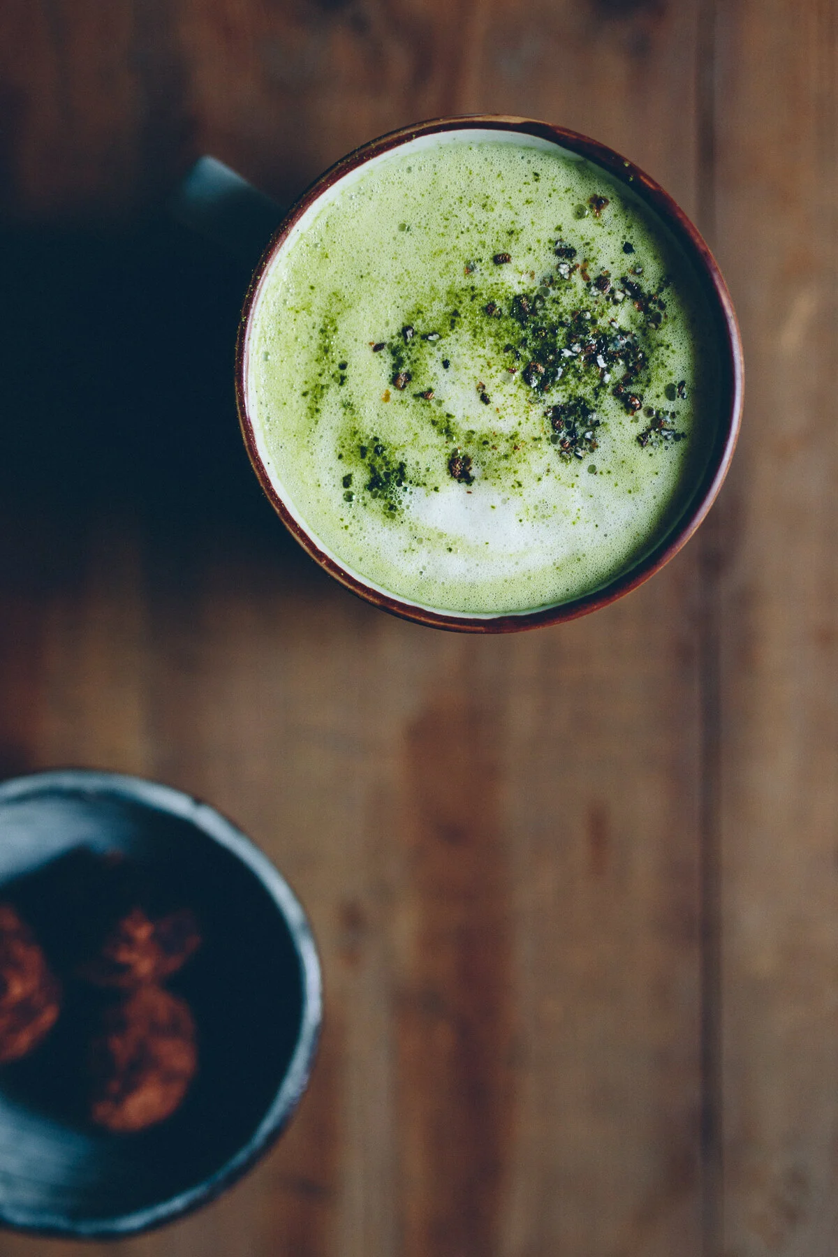 Matchalatte med kardemumma & vanilj | v + gf