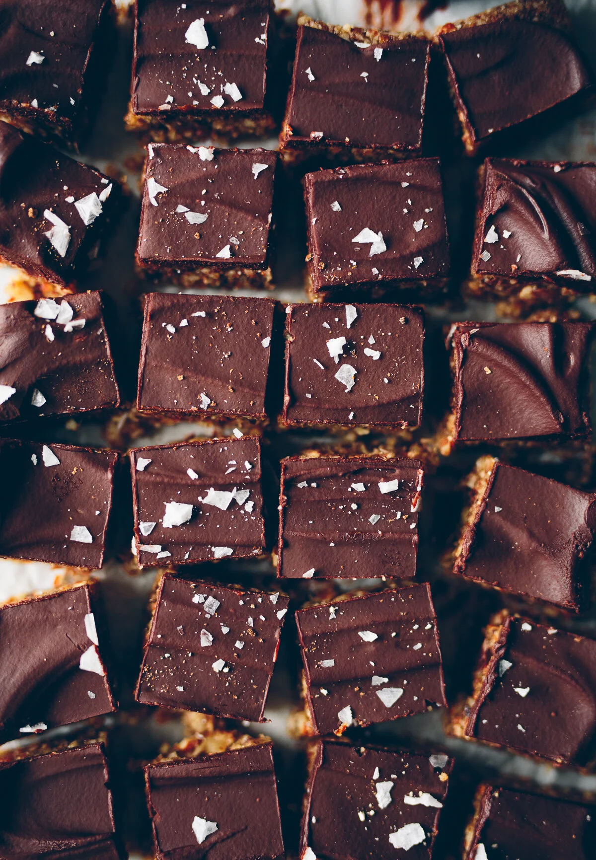 Kardemummabitar med mörk choklad och havssalt