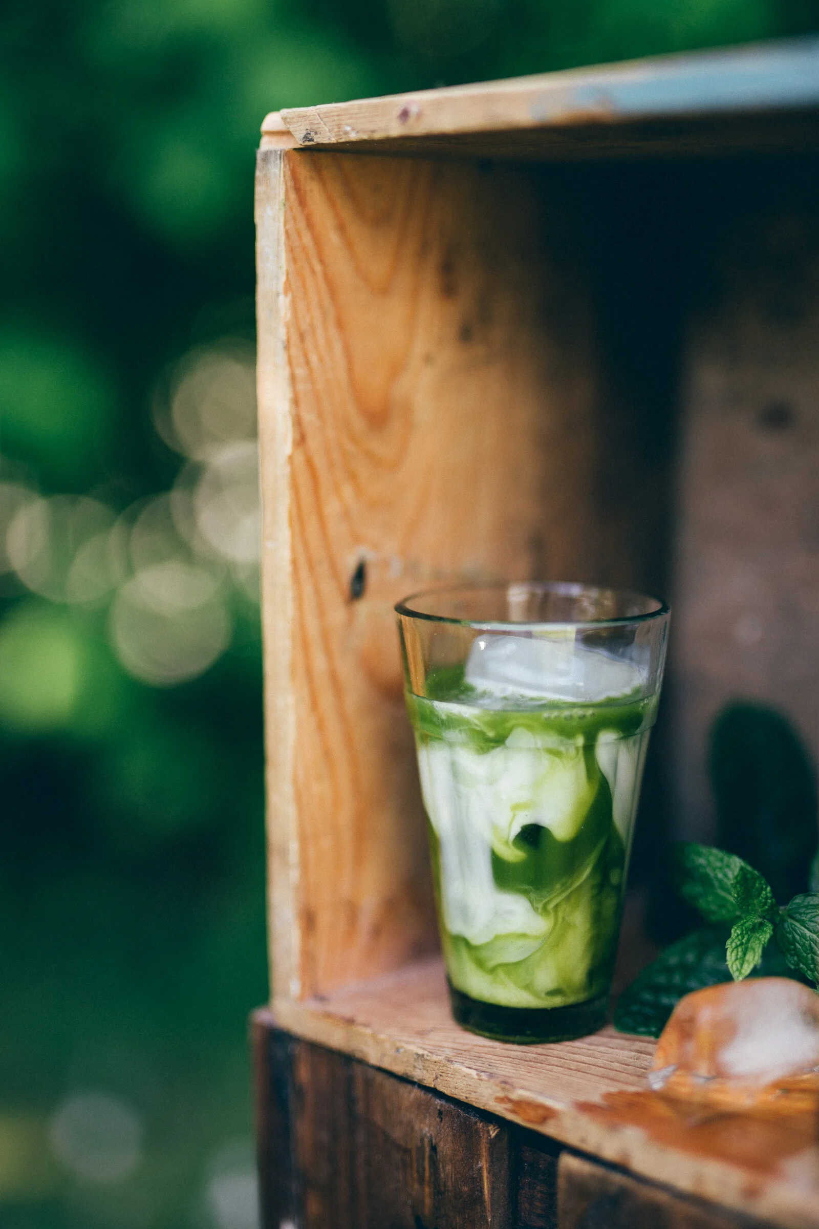 Uppfriskande matcha-islatte med kardemumma och vanilj