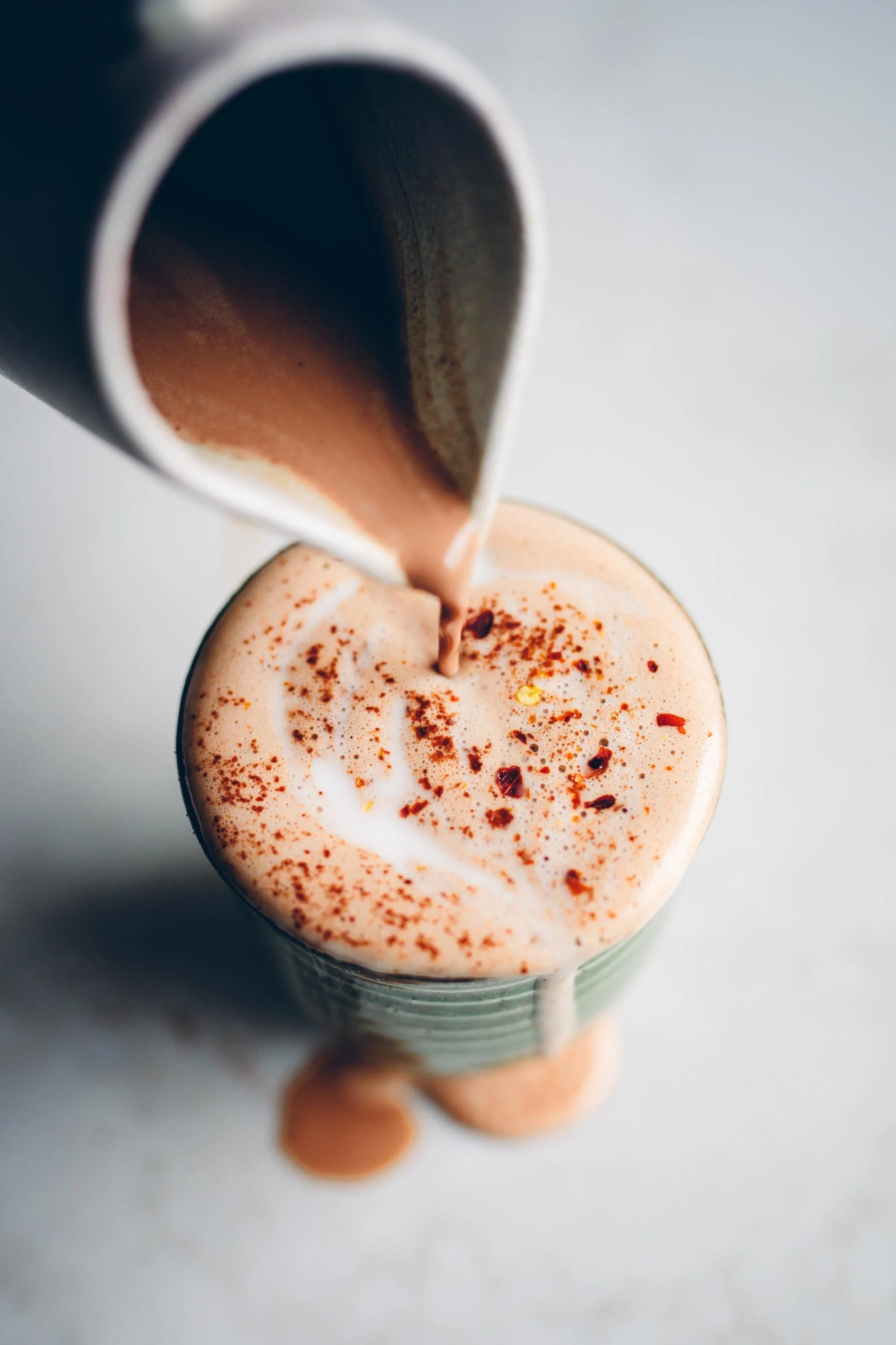 Tahini Mocha - En varm choklad med kaffe, tahini och cayennepeppar