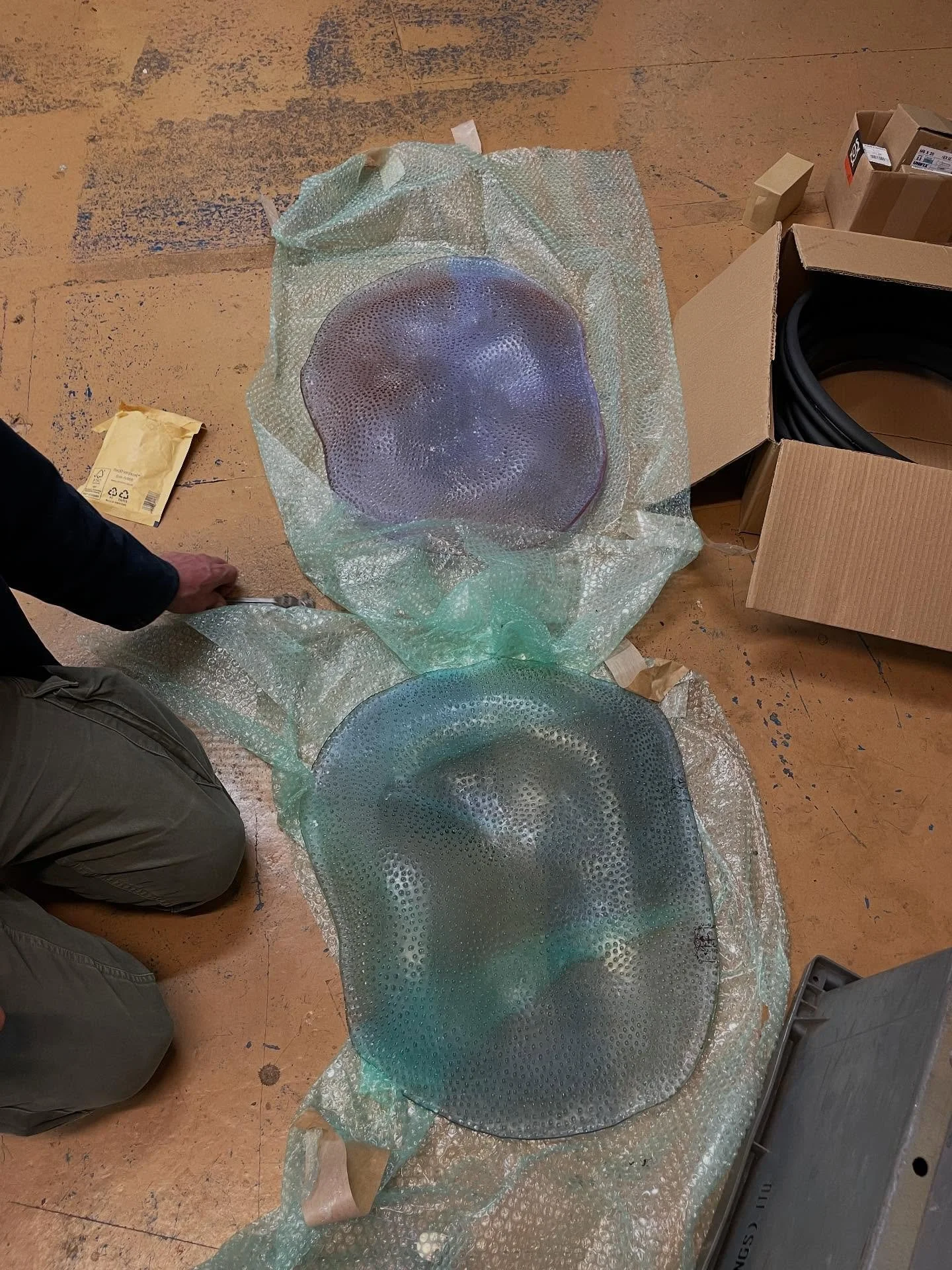 We&rsquo;re moving forward. At times it is very slowly but still forward. Here are two if the new split bubbles cast with @maxjacquard glass and being offered up to the frame at Hop engineers. Soon the lights from @v___a___s___t ! 

@charlesburnand 
