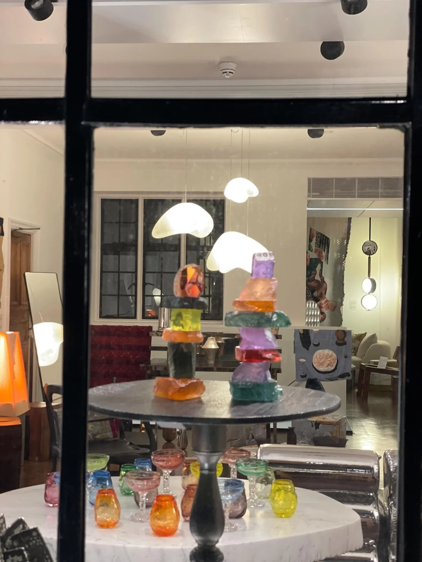 I had an afternoon in London yesterday. It was icy and cold and lovely. I visited @_mintshop_ and dropped off some new Time Rock Curio Stacks and saw the (d)Tabled exhibit @charlesburnand gallery where we had a chat about my upcoming show. 
As always