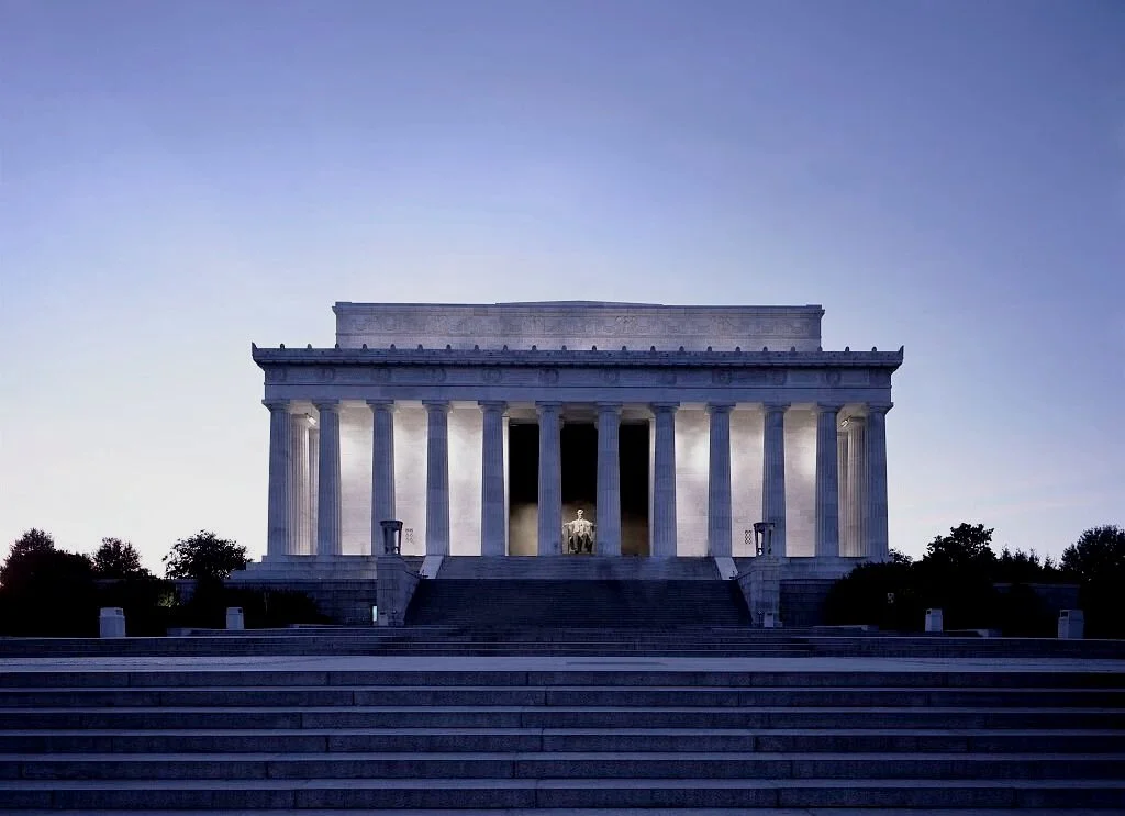 2007%3B+Photo%3B+Lincoln+Memorial+at+twilight%3B+Lib+of+Congress%3B+Carol+M.+Highsmith.jpg