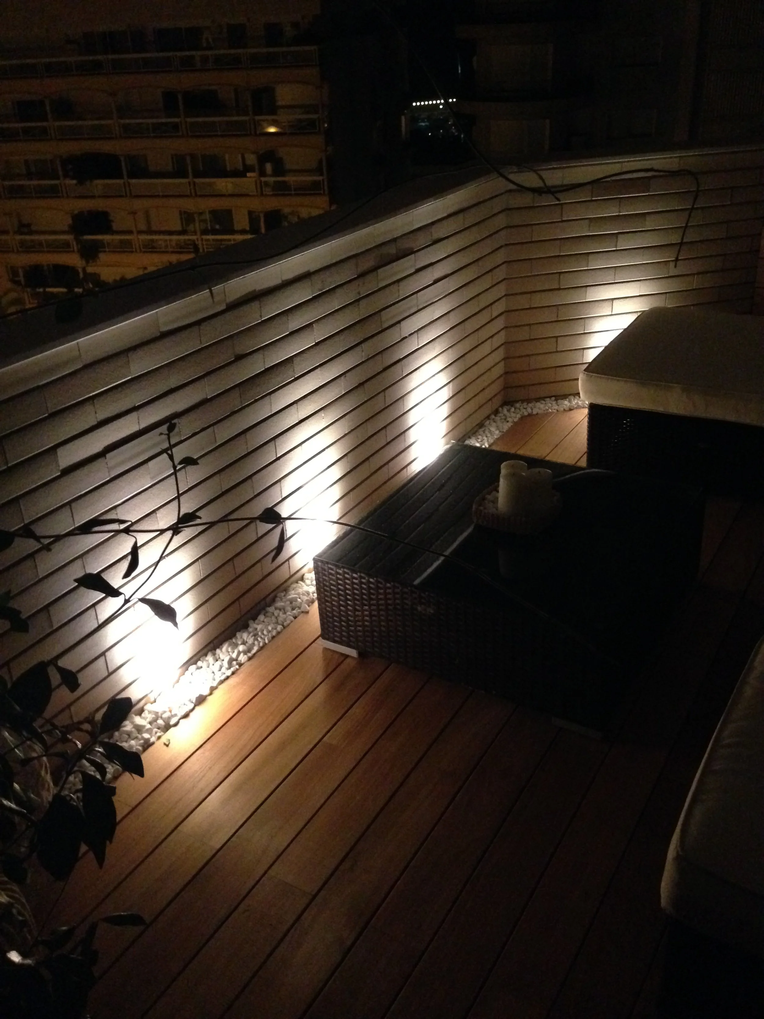 LIGHT INTEGRATED IN THE BORDER