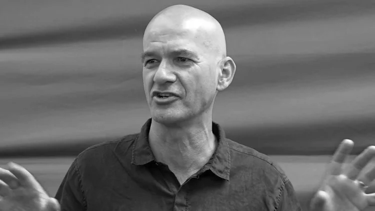 Yanai Postelnik -  Professor Sênior de Meditação