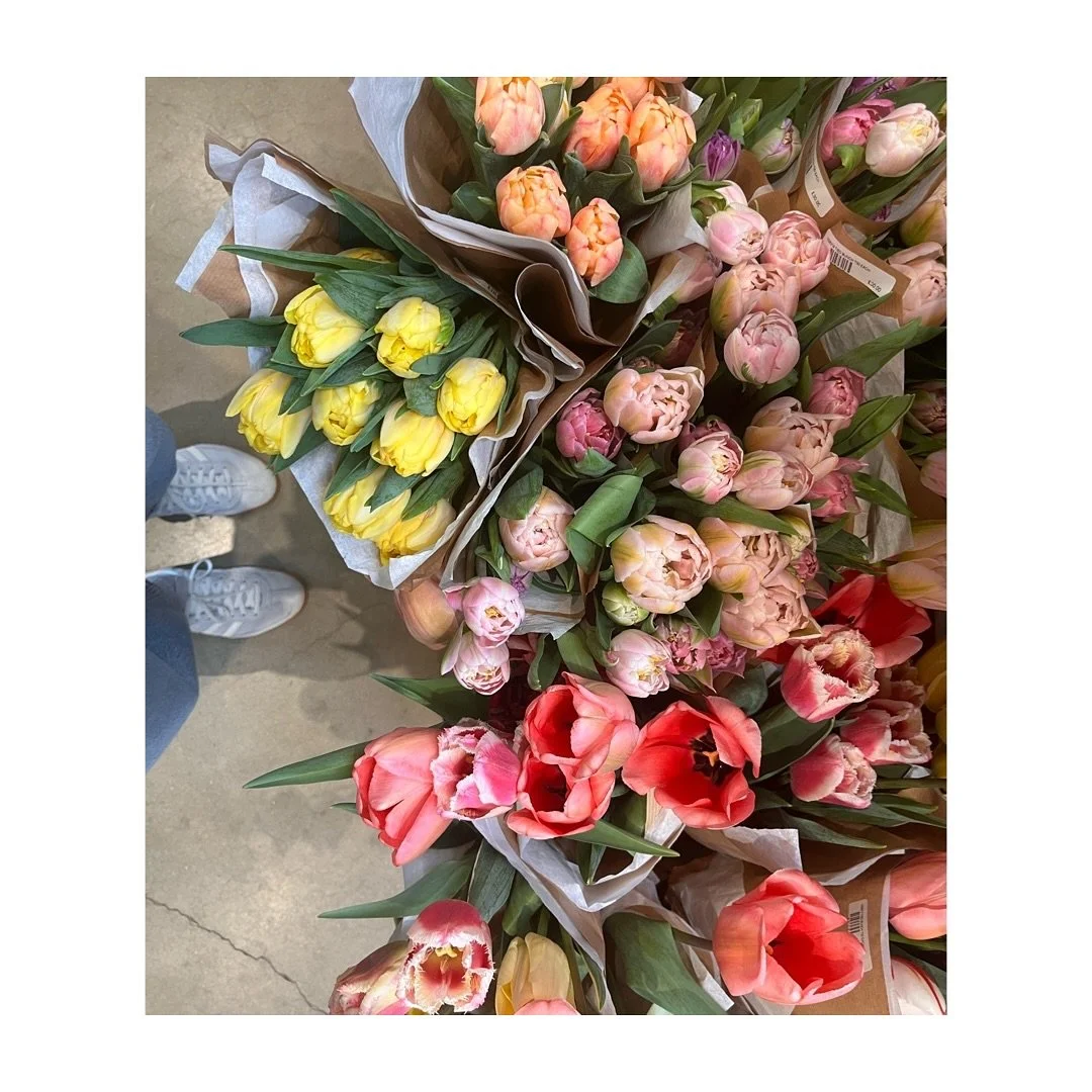 @daylesfordfarm pretties 🌷💐🌸🍃

#daylesford #daylesfordorganic #tulipseason #butterflyranunculus #floralshots #tuliplove #cotswolds #cotswoldliving