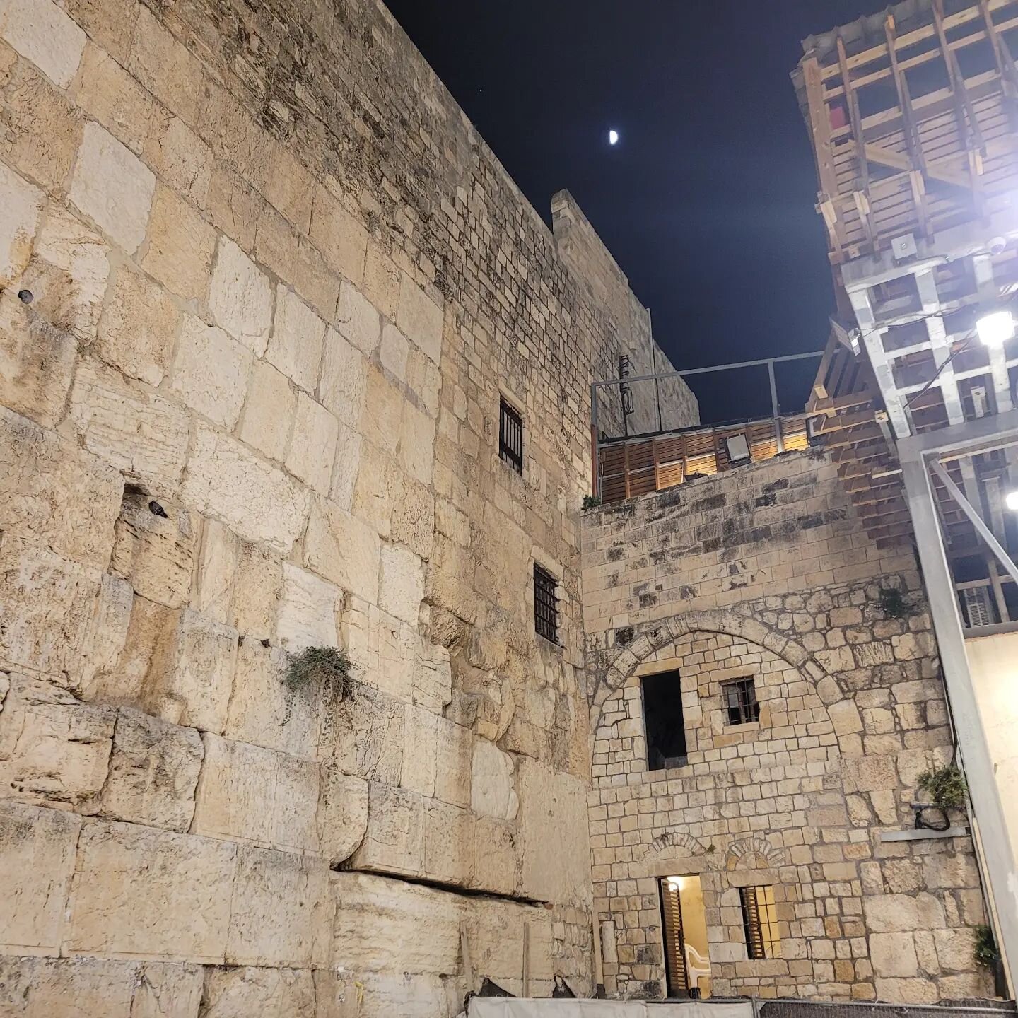 Kislev moon in Yerushalayim, day 4.