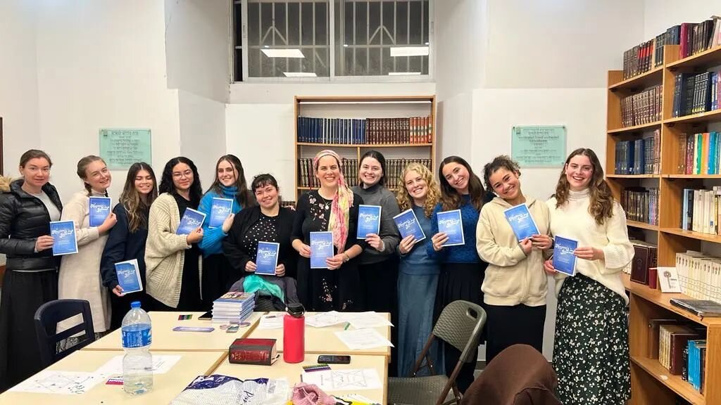 Teaching a workshop at Mayanot was one of the many highlights of my short trip to Jerusalem. It was so wonderful to meet and share wisdom with these holy young women! 

#growintoyourgifts #heroines #jewishwomenrock