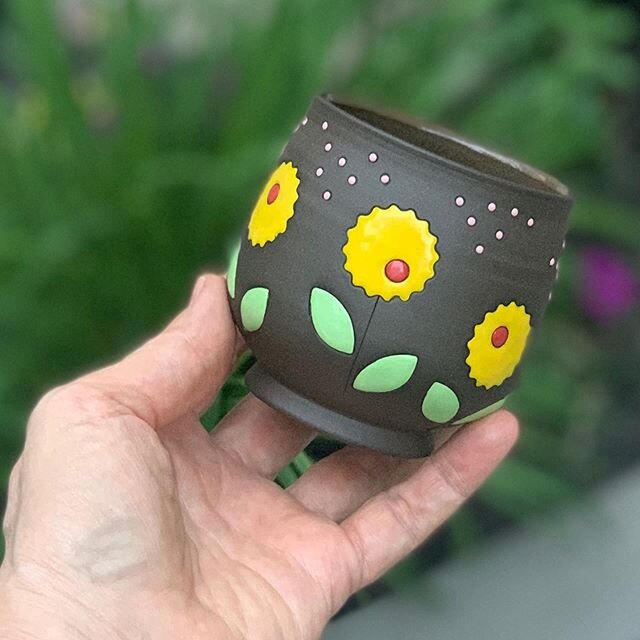 🌼 One more from today&rsquo;s kiln opening. Small cup, yunomi, whisky cup, wine cup, whatever you want cup. Happy pots giving me some happy relief. 🌼 #weneedart #gladtoshare #imstilllistening #imstilllearning #imstilltrying #brightandcolorful #carv