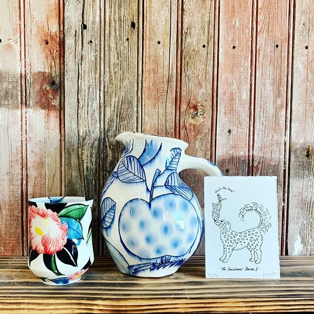 I added a little something special to my collection last month, but with all the studio moving I haven&rsquo;t had a chance to share them with you until now. They&rsquo;re from @charliecummingsgallery #functionalcanvas exhibition. Wow! These pots are