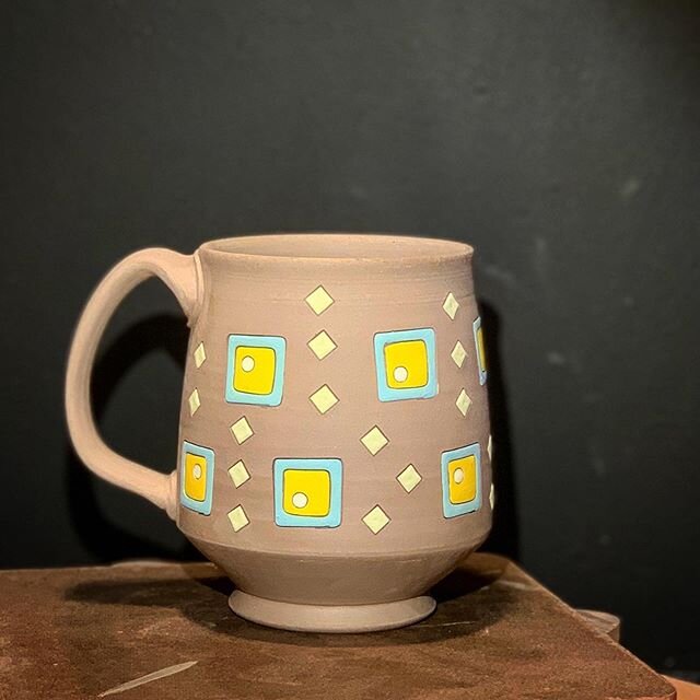 ⠀
A little late night coloring on pots
⠀
➖➖➖➖➖➖➖
#brightandcolorful #carvedandcolored #darlinware #modpots #handmadepottery #yunomi #madeinpa #madeinlinglestown #linglestown #linglestownpa #hbgartists #madeincentralpa #hbgmade #modernmaker #makersofi