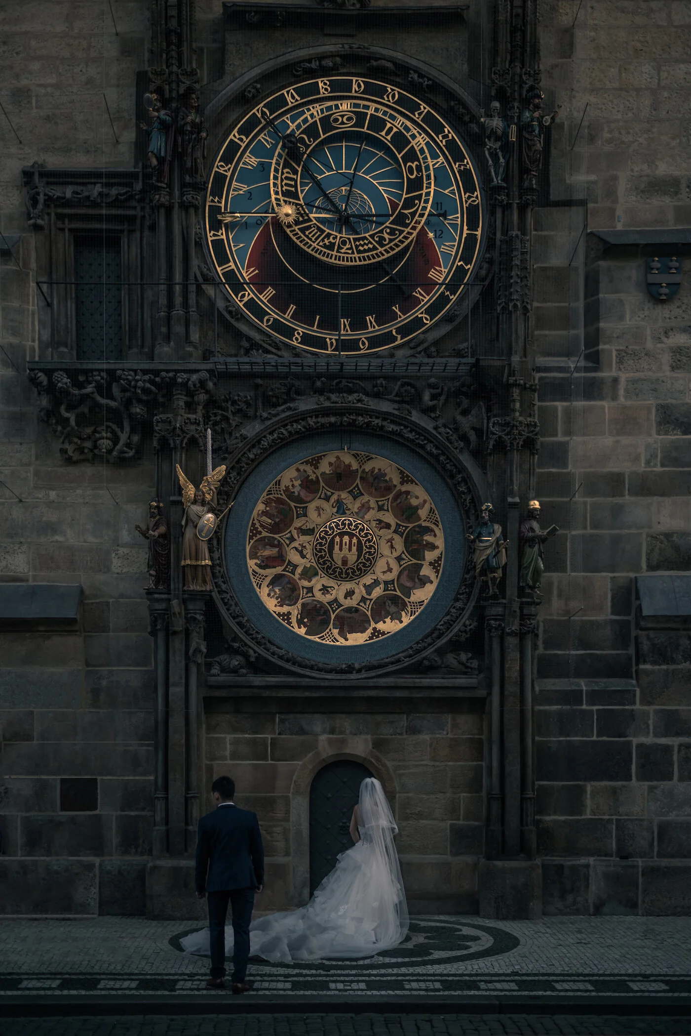 prague clock wedding_.jpg