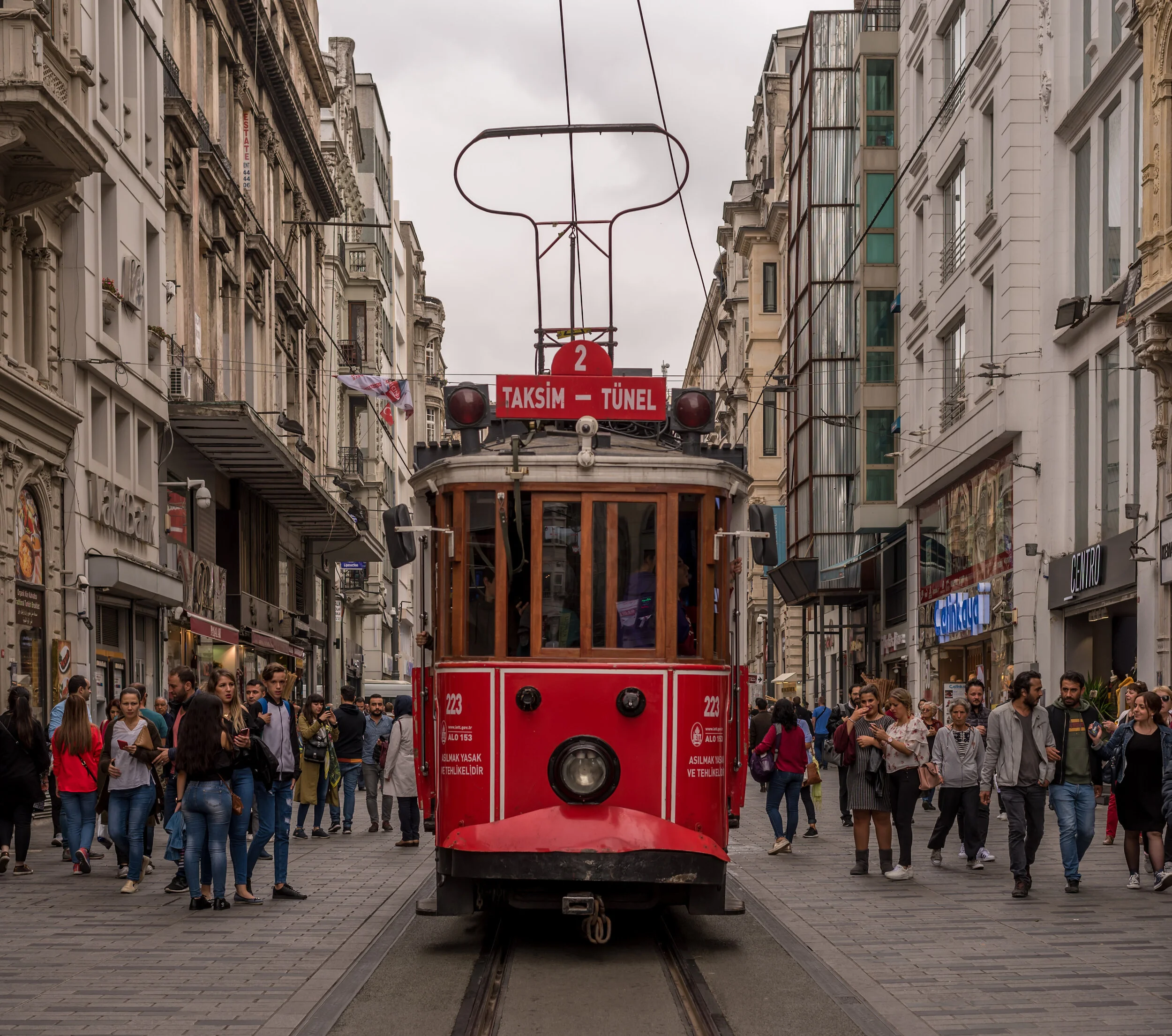 istanbul tram_.jpg