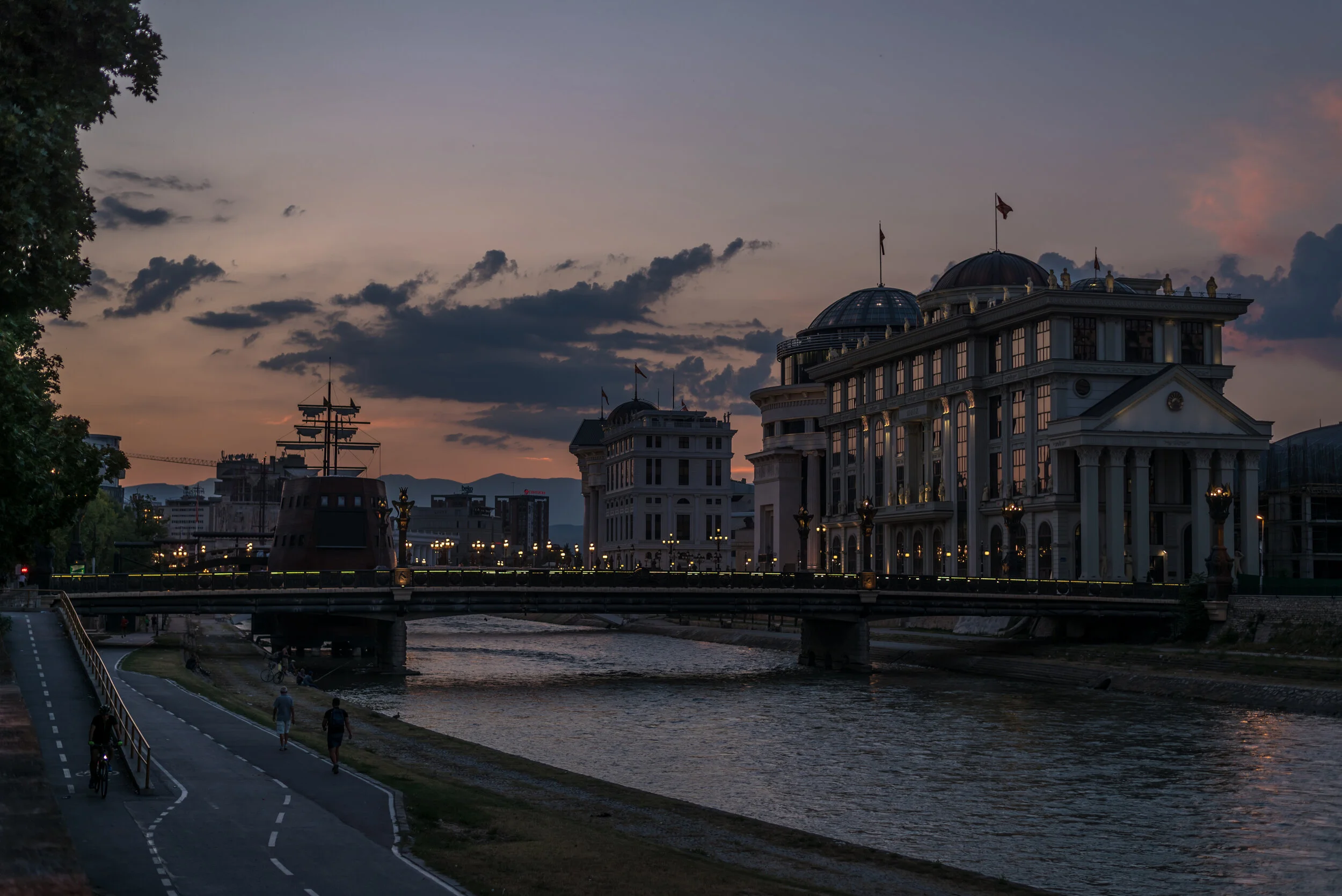 skopje river dusk1.jpg