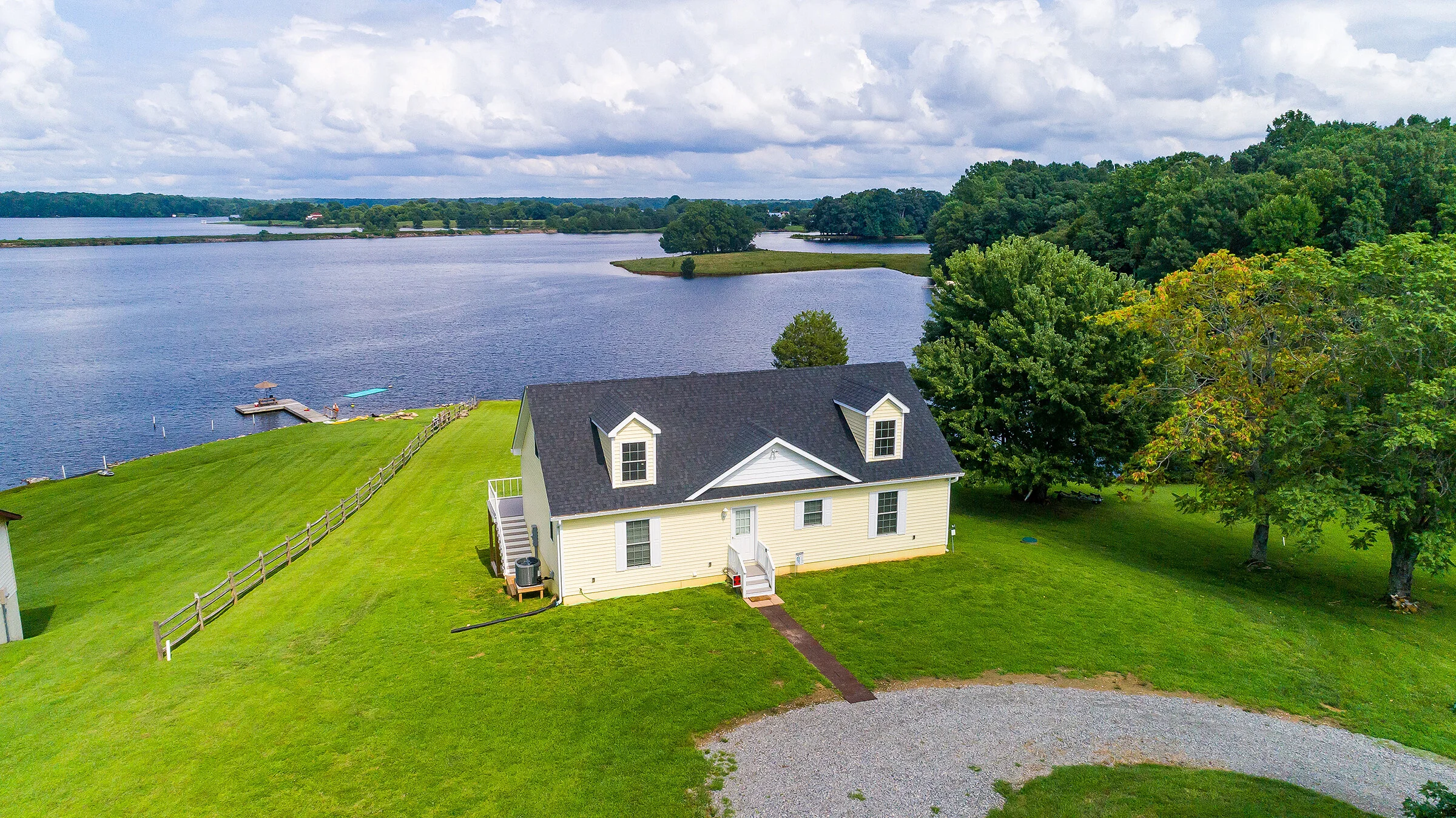 "Sunshine House" in Lake Anna, VA — Five Star Property Photos