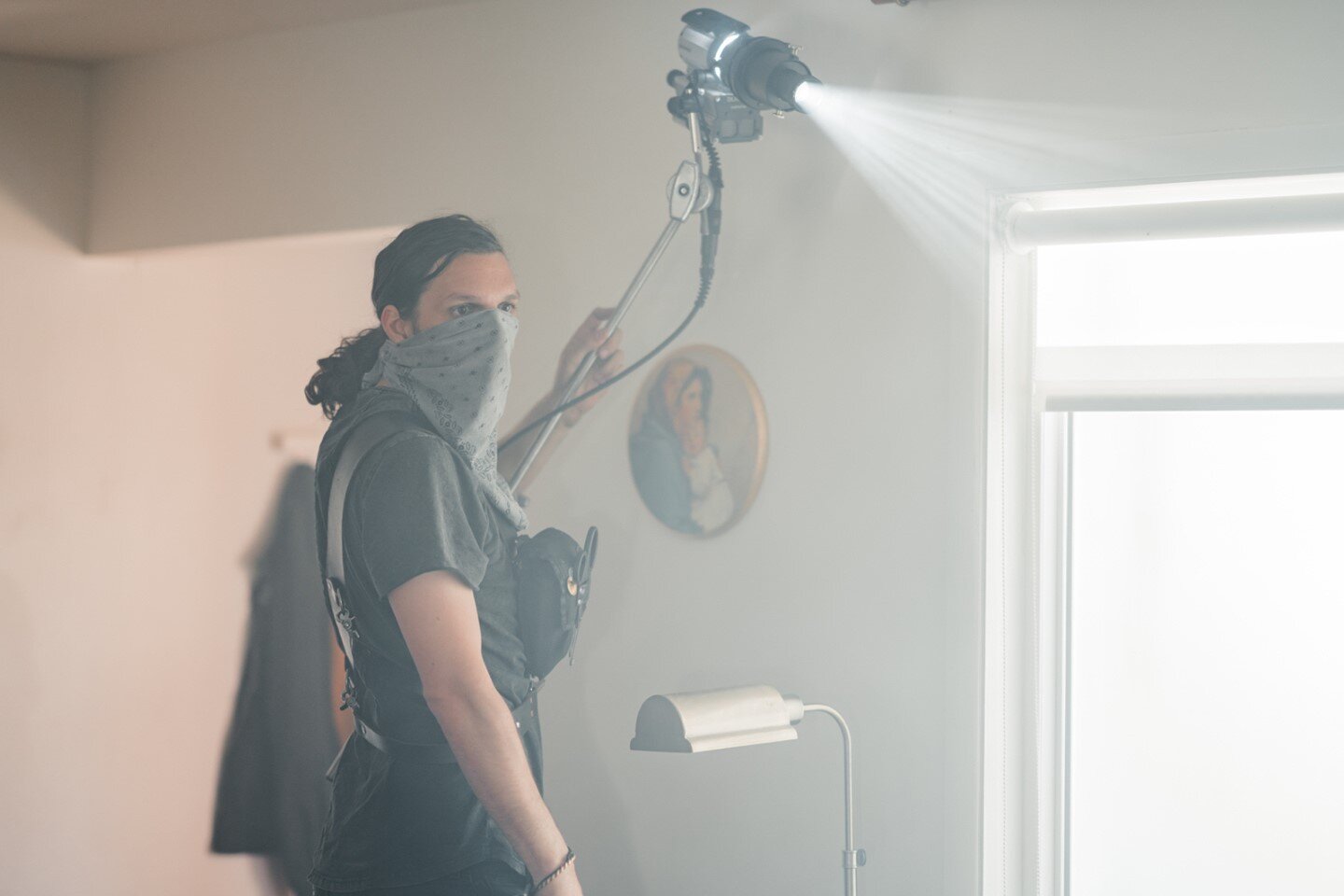 A boy and his dedo. 8.26.2020 (Day 34/35)⁠
⁠
Special thanks to @shaycarlucci and @tesscarlucci for letting us take over your house for half the day and being so nice even when we woke the baby up.